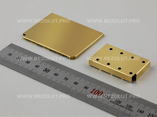 ONE-COMPONENT MOLDED L- AND <br> T-SHAPED RF SHIELDS