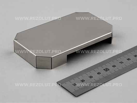 ONE-COMPONENT MOLDED L- AND <br> T-SHAPED RF SHIELDS