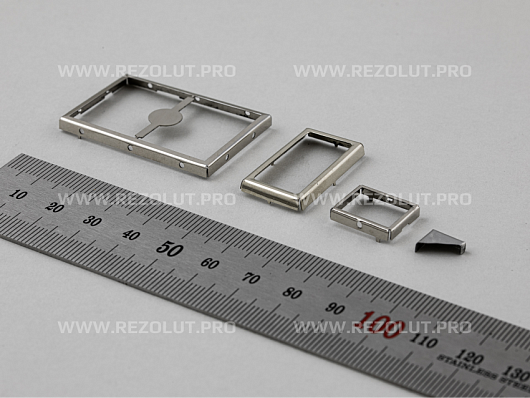 ONE-COMPONENT MOLDED POLYGONAL RF SHIELDS