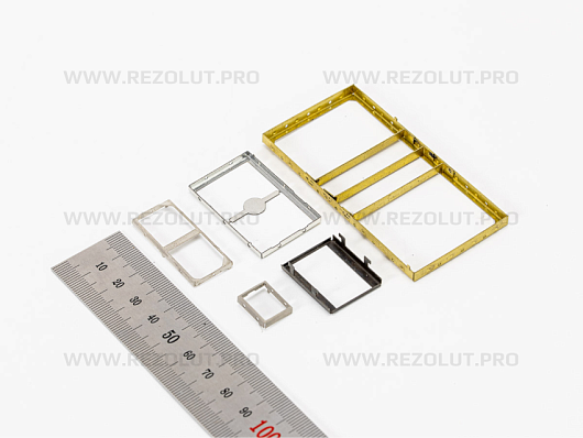 ONE-COMPONENT MOLDED POLYGONAL RF SHIELDS